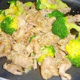 ごま油を効かせたブロッコリーと豚肉の中華炒め